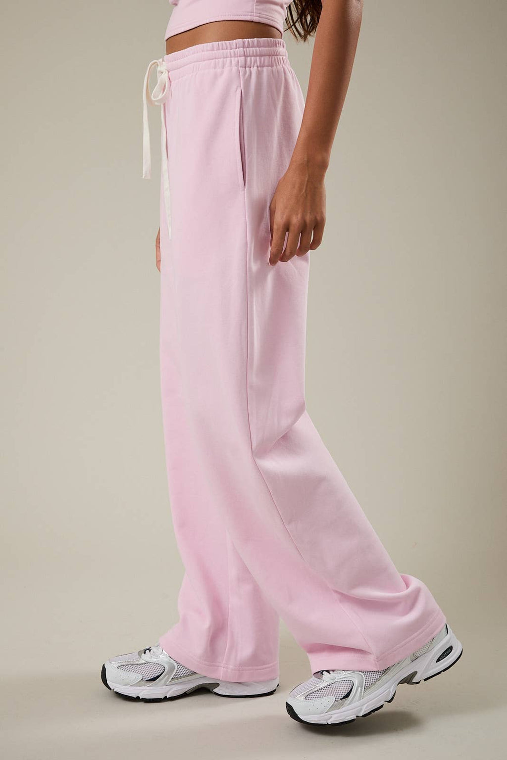 MID-RISE WIDE LEG SWEATPANTS