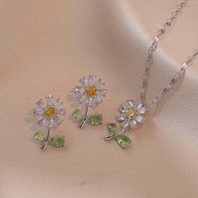 Dainty Flower Pendant Necklace in Stainless Steel