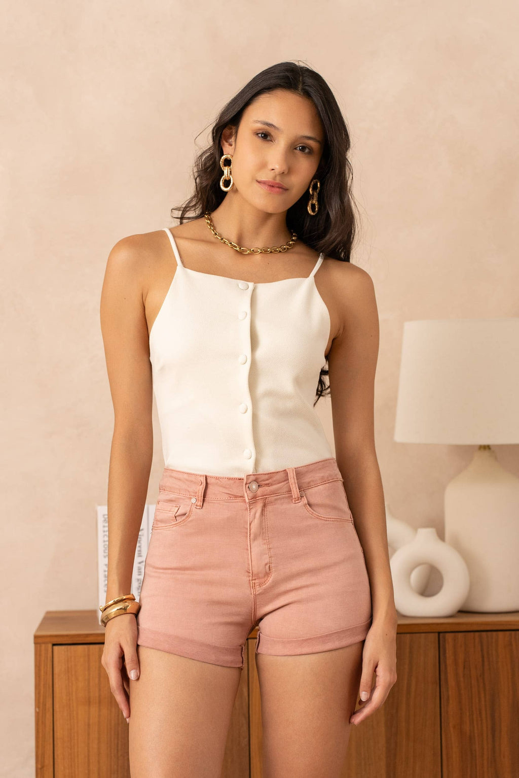 Push-up colored denim shorts