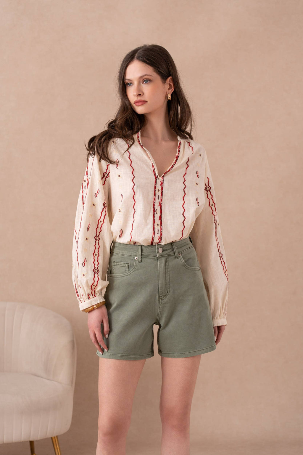 Mom-style denim shorts: Beige / M