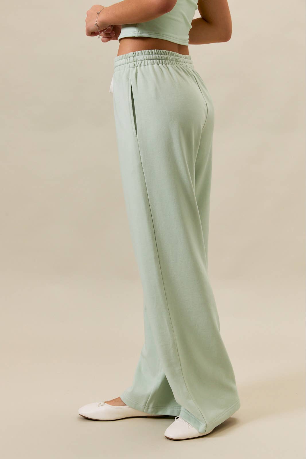 MID-RISE WIDE LEG SWEATPANTS